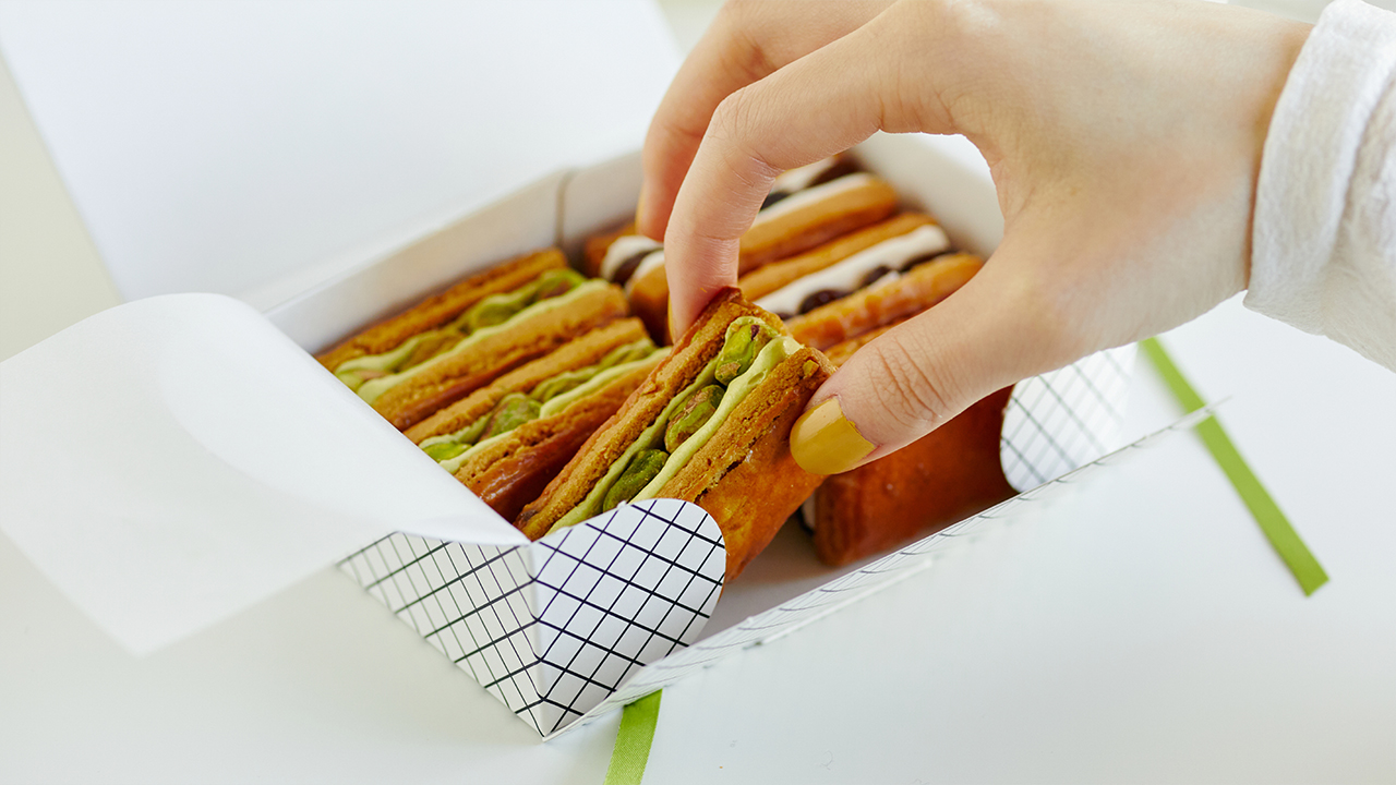 月替わりでたのしめる「季節で変わる果実のサンド」