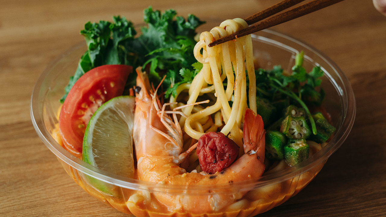 海老とトマトの冷製ココナッツ麺