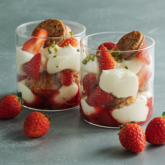 煌めく季節、苺のホリデースイーツ