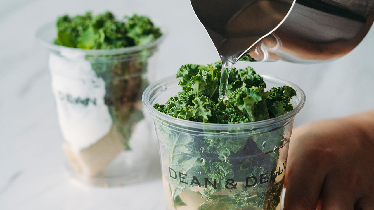 素材が織りなす、野菜と果実のスムージー