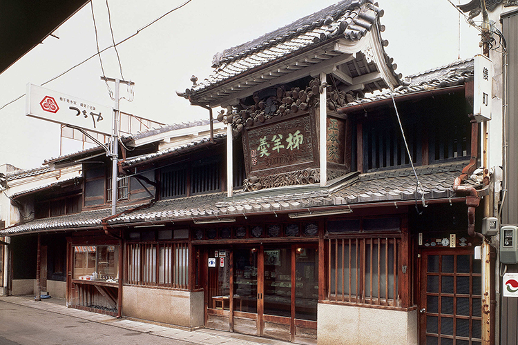 つちや