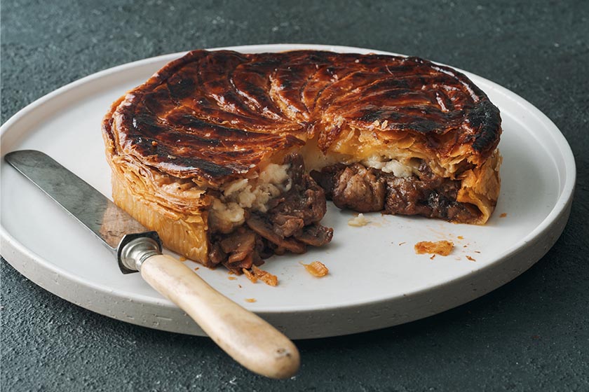 ステーキ&マッシュルームパイ モッツァレラチーズソース