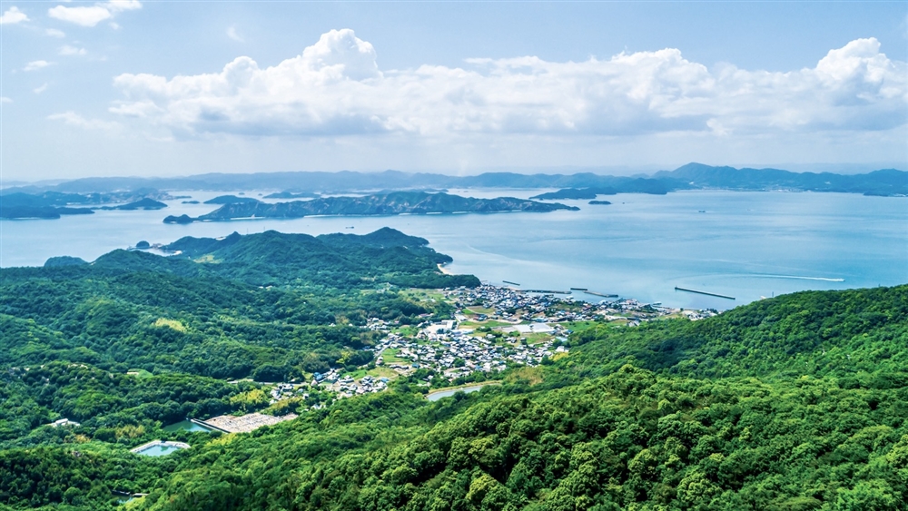 海と山に囲まれた豊島（てしま）