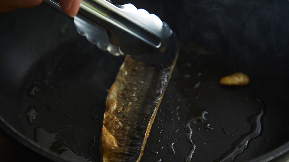 秋刀魚とトマトソースのベルミッチェリの作り方