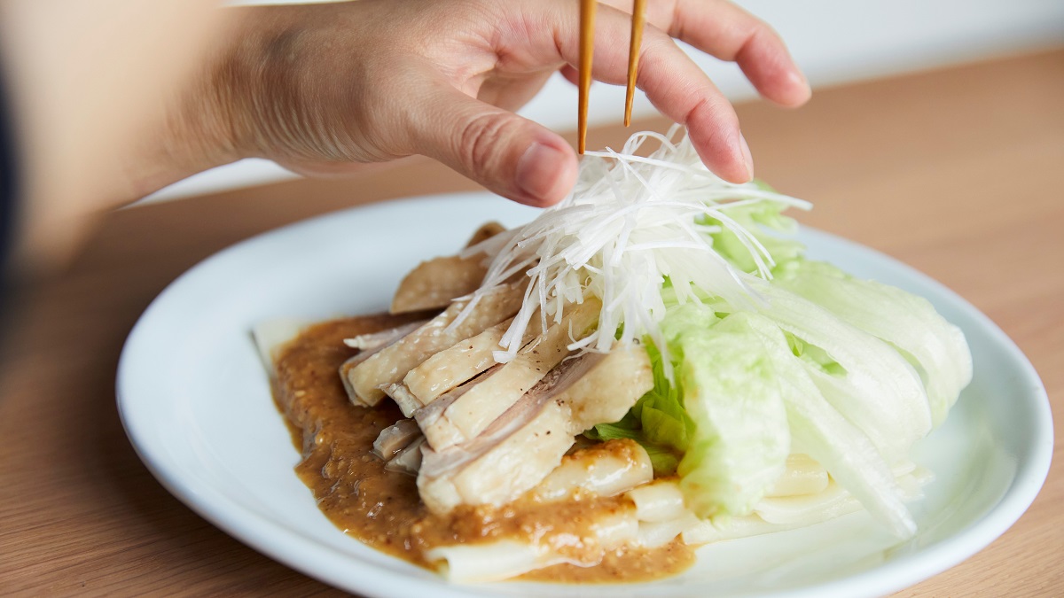 茹で鶏のごまだれひもかわうどんのつくり方