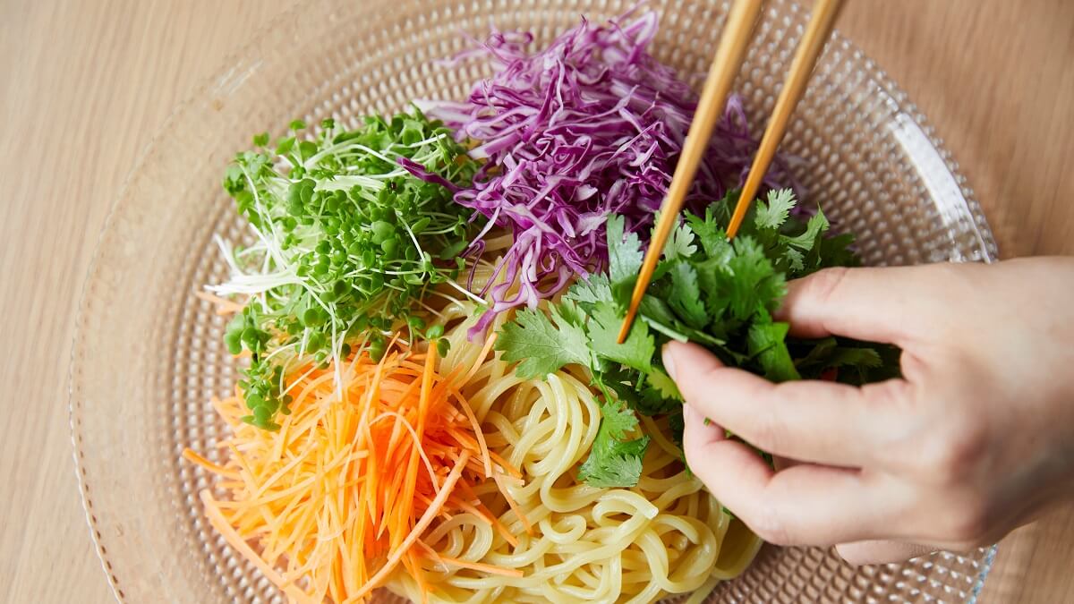 彩り野菜のレモン風味和え麺のつくり方