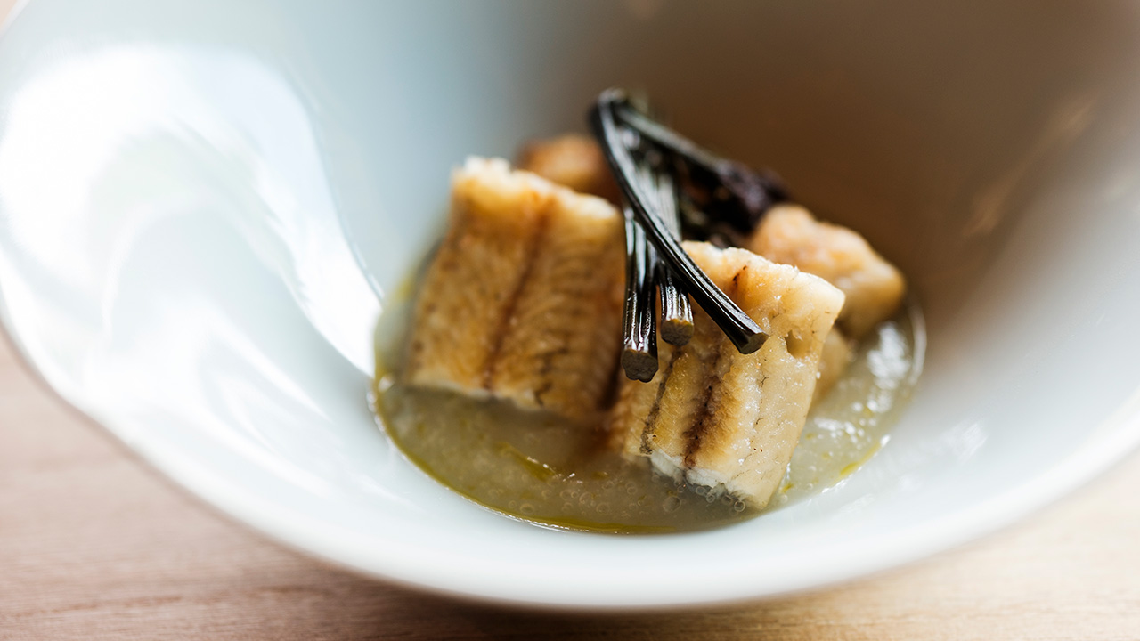 鰻を余すところなく使った、独創の料理