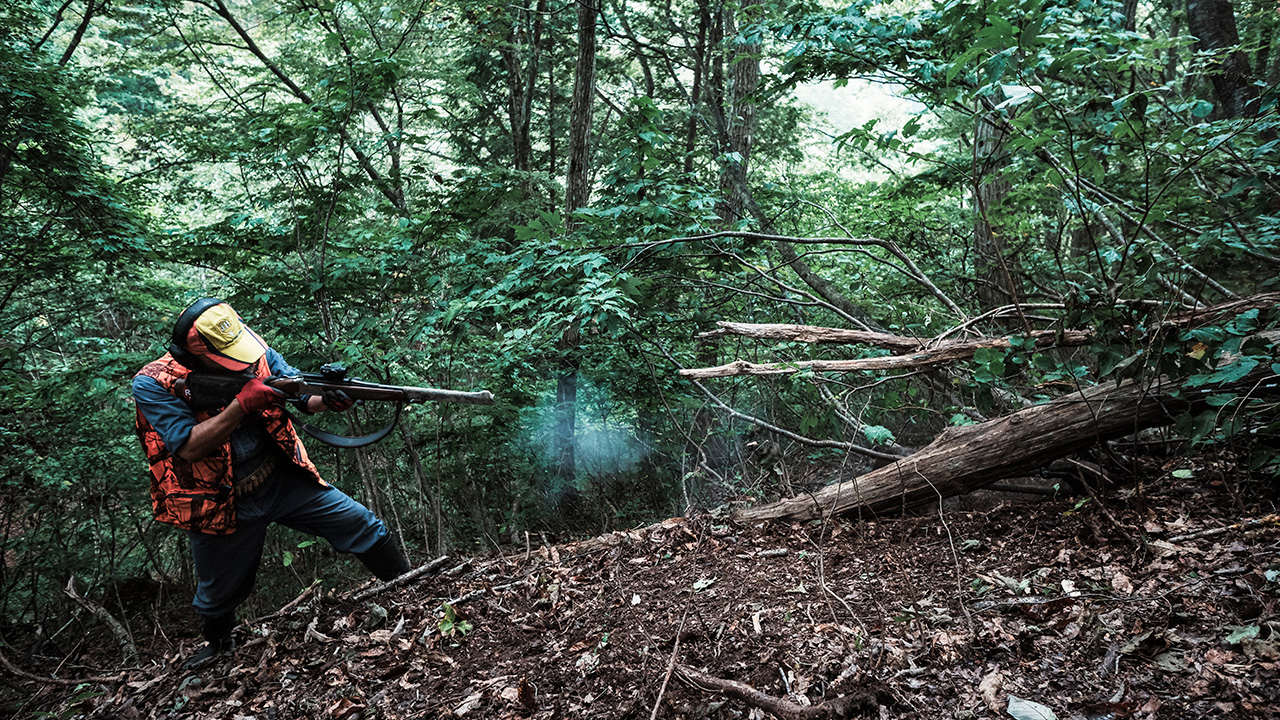 繊細な狩猟者が引き⾦を引く時