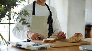 料理の時間がたのしくなるエプロン | DEAN & DELUCA【公式】