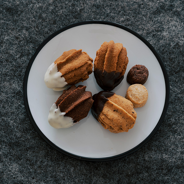 ベーレンタッツェン ギフト缶・大 8個入り