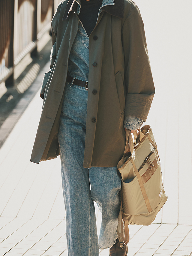 ハンドルによる手持ちも可能な 2WAY仕様