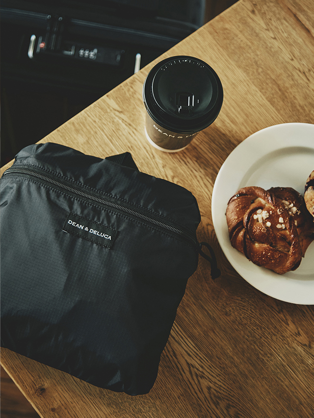 軽量かつコンパクトなパッカブル仕様