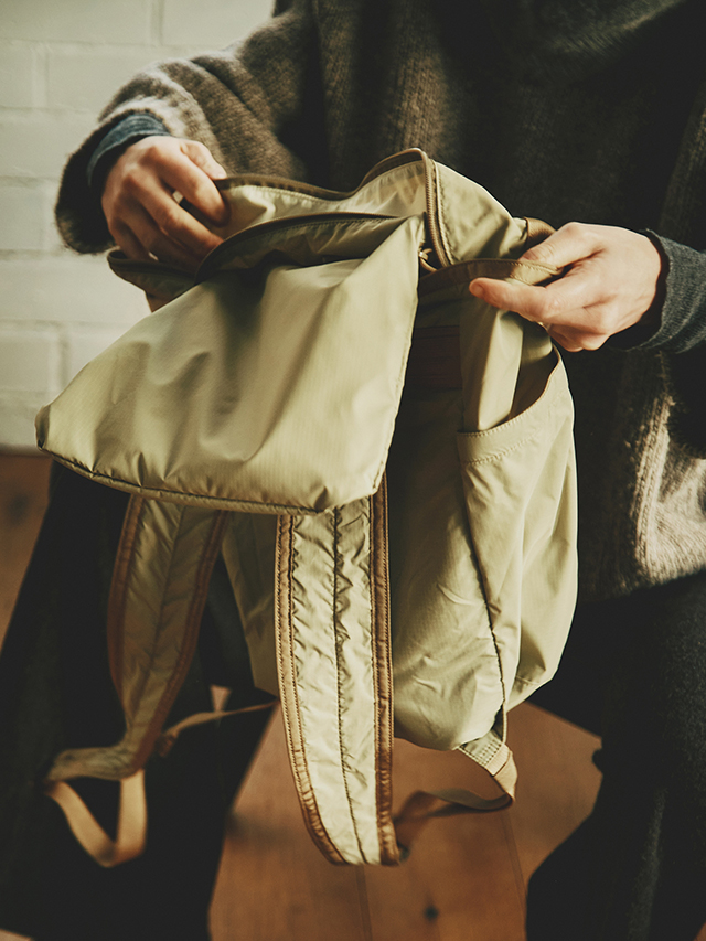 軽量かつコンパクトなパッカブル仕様