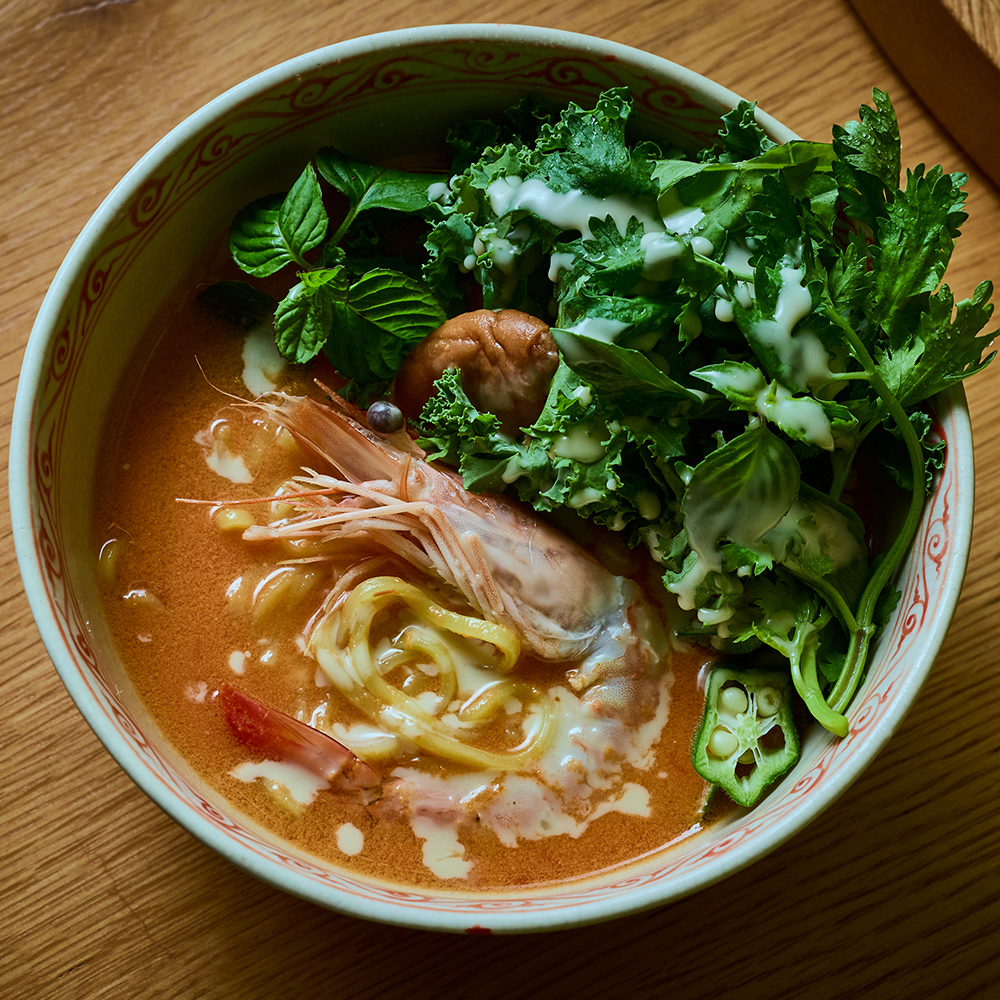 海老とトマトのエスニック麺