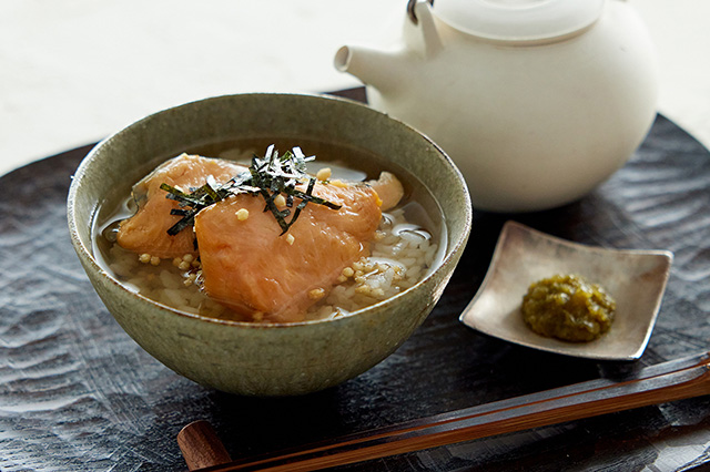 海と山の恵みを、こだわりの出汁で味わう茶漬け