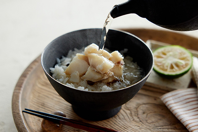 海と山の恵みを、こだわりの出汁で味わう茶漬け