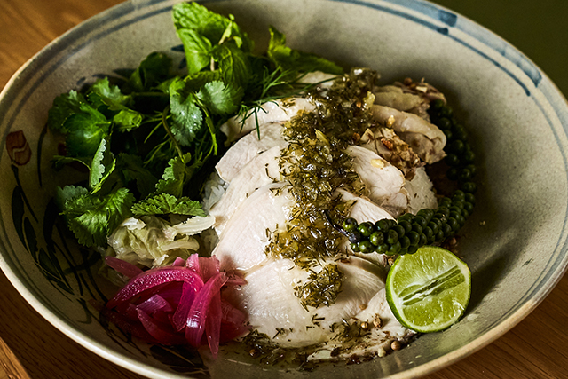 カオマンガイ（チキンライス）× 玉ねぎとハーブのドレッシング