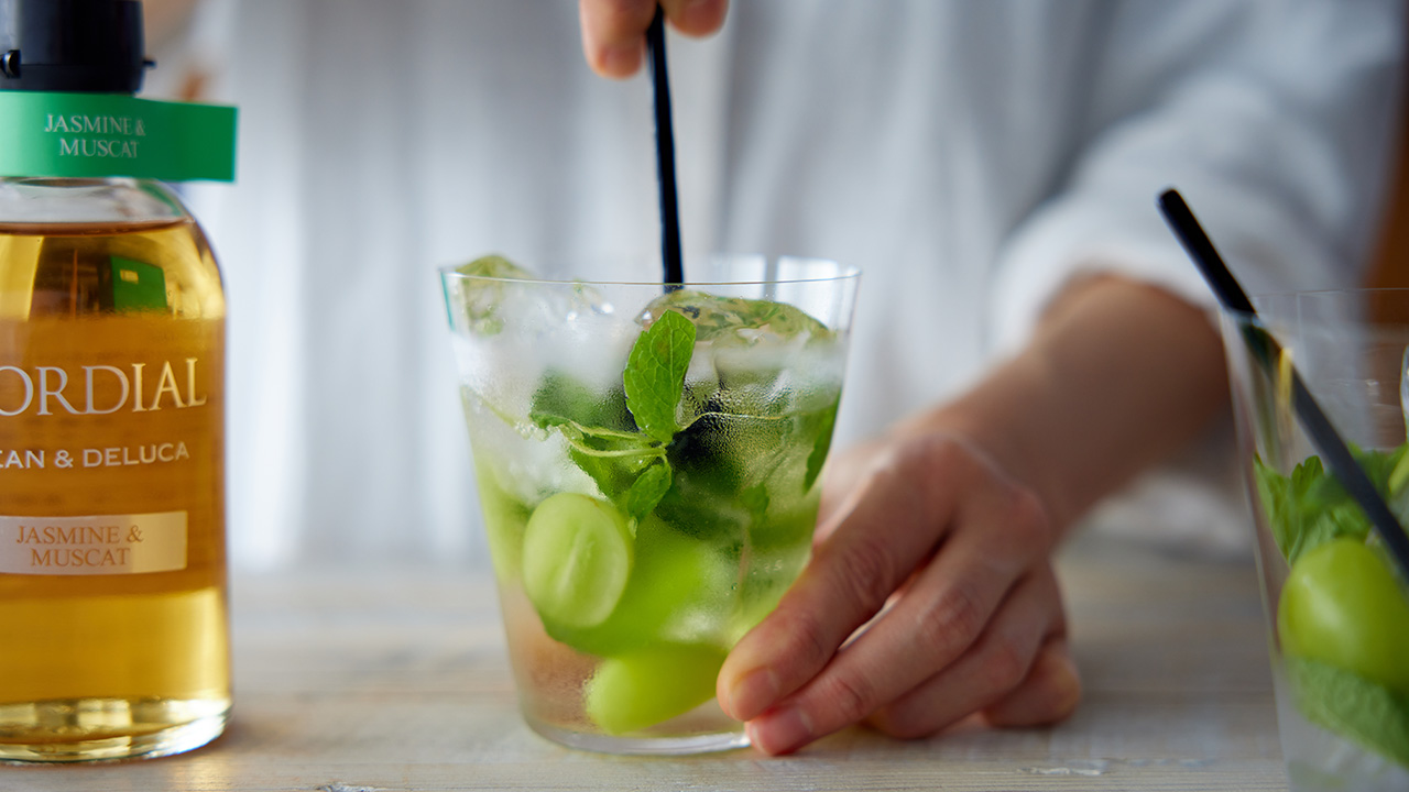 コーディアルシロップとソーダでつくる ハーブサングリア