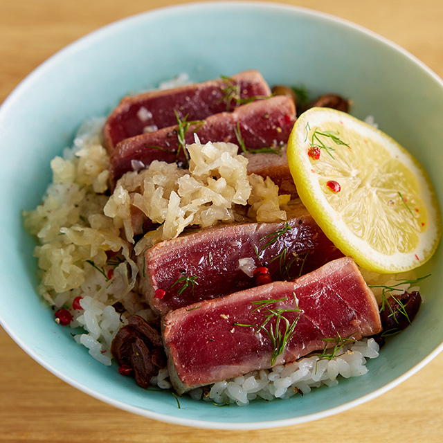 「清沢式ぶっかけレモン」でつくる炙りマグロ丼