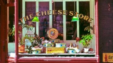 すべての始まりはデルーカの小さなチーズ専門店