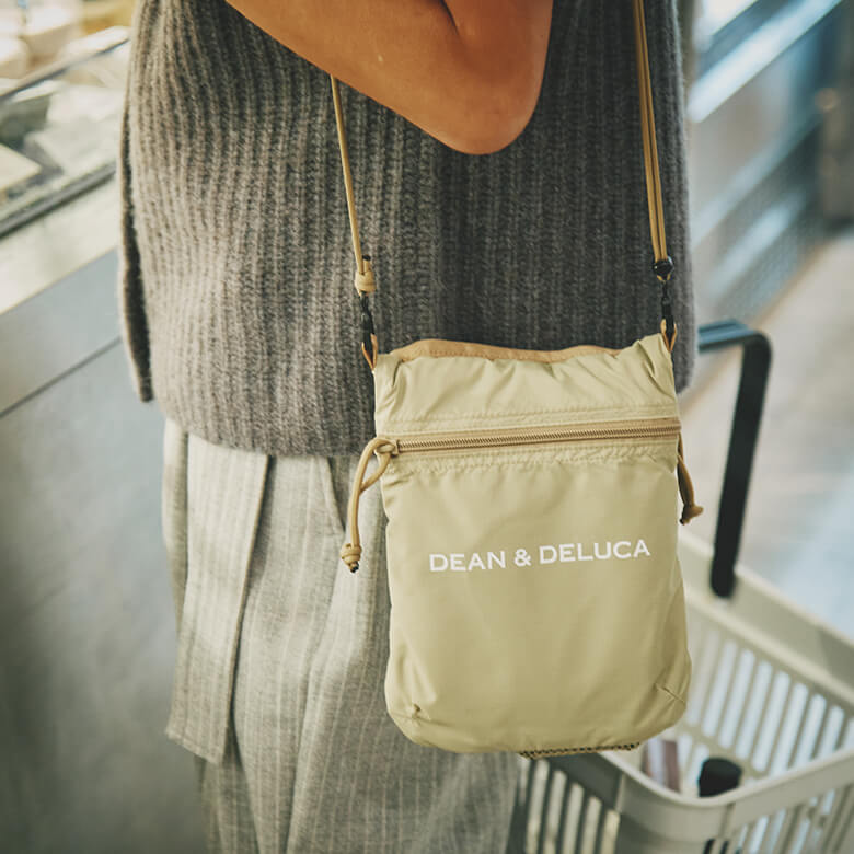 10月19日11時発売＞DEAN & DELUCA × BRIEFING サコッシュトートバッグ