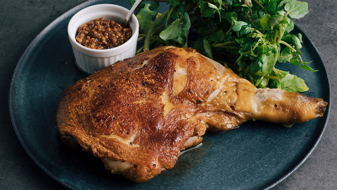 燻製に魅せられた職人がつくる、こだわりの「華味鳥の燻製」
