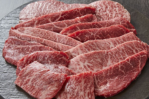 お肉盛り付け
