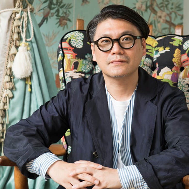 ケイタマルヤマの黄色お花付きアンサンブル KEITA MARUYAMA オリジナルクッキー缶の新作は、やましろあけみ